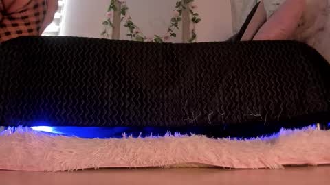 Dessi  online show from October 13, 1:11 pm