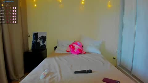 Snapshot of bella_foryou chatting on February 12, 4:12 am NastyaThere are legends that in this room all your wishes can come true  Private is Open online show from February 12, 4:12 am