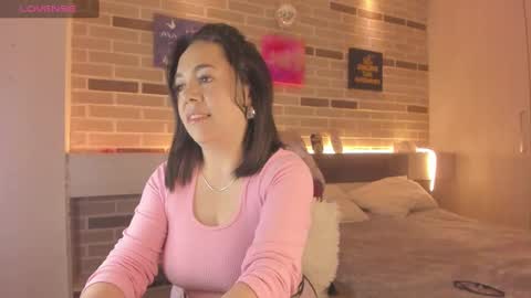 Snapshot of bella_fournier chatting on October 14, 11:49 pm Bella online show from October 14, 11:49 pm
