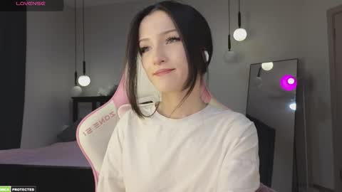 Snapshot of bella_hayes chatting on September 20, 3:29 am Bella next stream December 2 at 9pm gmt online show from September 20, 3:29 am