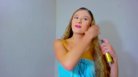 bella_heat19 online show from April 28, 10:15 pm