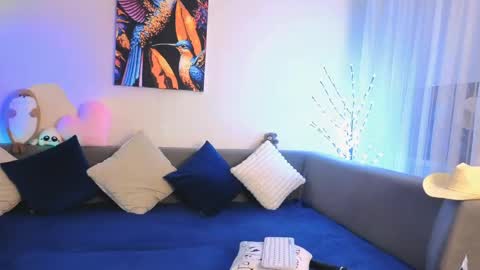 Snapshot of bella_hillss chatting on March 16, 8:02 pm Bella online show from March 16, 8:02 pm