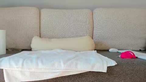 Anna  online show from February 9, 1:03 pm