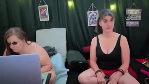 Bella James online show from November 16, 4:45 pm