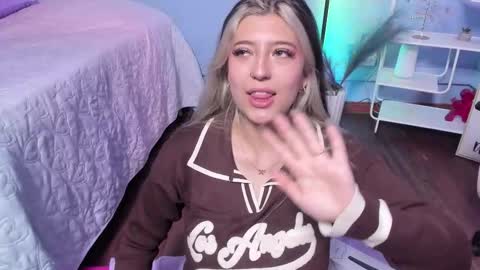  Bella  online show from January 5, 7:39 pm