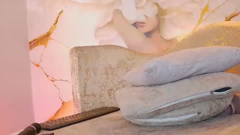 Snapshot of bella_moonlight_cr chatting on July 7, 6:47 am BELLA online show from July 7, 6:47 am