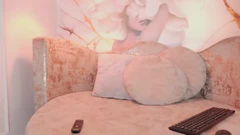 Snapshot of bella_moonlight_cr chatting on July 15, 3:45 am BELLA online show from July 15, 3:45 am