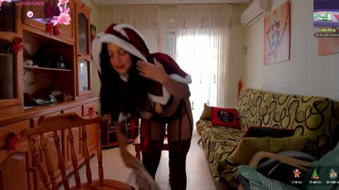 Snapshot of bella_pocahontas3 chatting on December 24, 9:50 am bella_pocahontas3 online show from December 24, 9:50 am