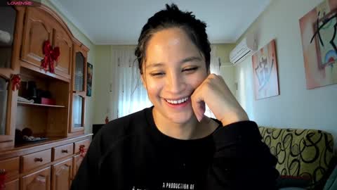 Snapshot of bella_pocahontas3 chatting on January 2, 9:22 am bella_pocahontas3 online show from January 2, 9:22 am