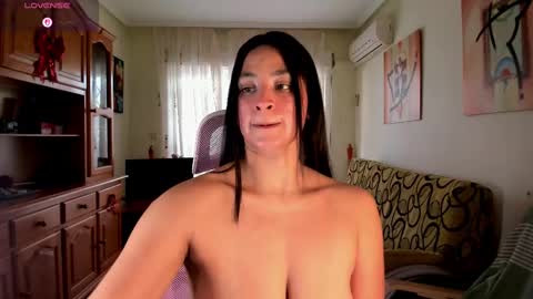 Snapshot of bella_pocahontas3 chatting on February 27, 9:54 am bella_pocahontas3 online show from February 27, 9:54 am