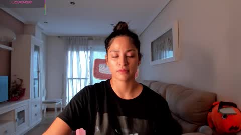 Snapshot of bella_pocahontas3 chatting on October 12, 5:01 pm bella_pocahontas3 online show from October 12, 5:01 pm