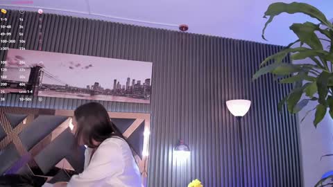 isabella online show from December 10, 6:01 am