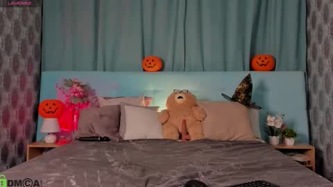 Bella online show from October 31, 12:33 am