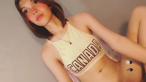 Snapshot of bella_tara chatting on December 3, 6:37 am Bella online show from December 3, 6:37 am