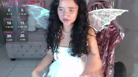 Bella online show from December 3, 8:40 pm