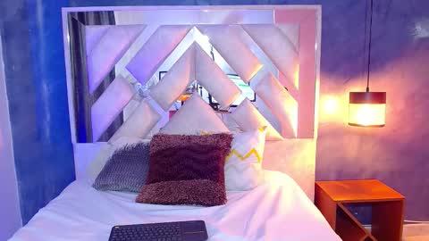 Snapshot of bella_volup chatting on December 3, 5:11 pm bella_volup online show from December 3, 5:11 pm