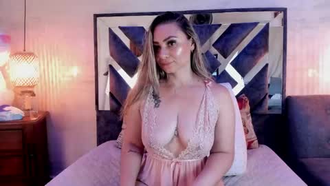 Snapshot of bella_volup chatting on April 25, 1:41 pm bella_volup online show from April 25, 1:41 pm