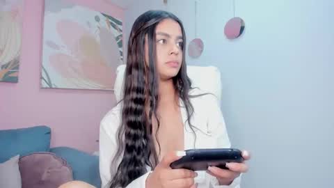 BELLA online show from November 15, 6:26 pm