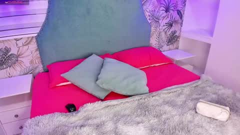 Snapshot of bellaa_becca chatting on December 21, 6:44 pm Bella Becca online show from December 21, 6:44 pm