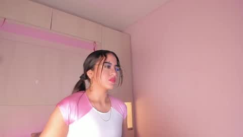 Snapshot of bellabroocks chatting on April 25, 8:06 pm Bella online show from April 25, 8:06 pm