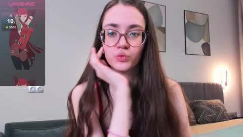 BellaCatLovesMeat online show from October 25, 6:35 pm