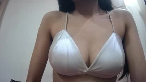 Snapshot of bellacrystall chatting on January 25, 2:25 pm bellacrystall online show from January 25, 2:25 pm