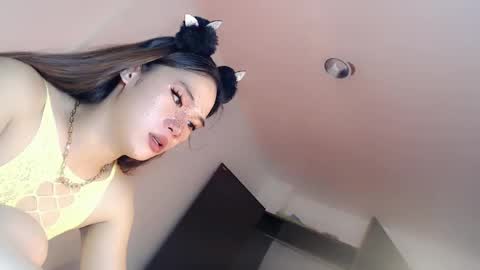 Bella rowt online show from December 15, 7:10 pm