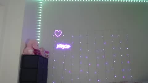 Bella Monroe online show from December 24, 9:17 am