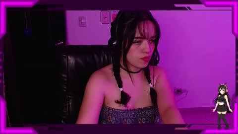 Snapshot of bellamoteluna chatting on October 21, 3:29 am Bella Monteluna online show from October 21, 3:29 am