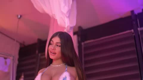 Bella online show from December 4, 7:00 pm