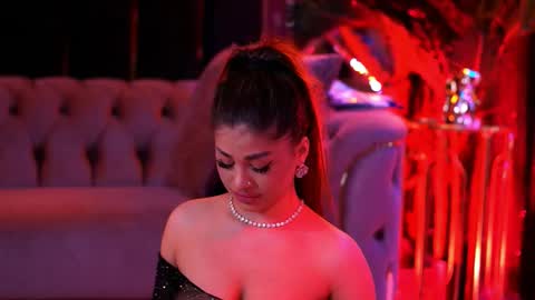 Snapshot of bellanoirre chatting on February 15, 6:37 pm Bella online show from February 15, 6:37 pm