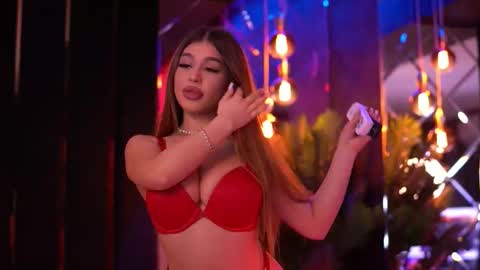 Snapshot of bellanoirre chatting on February 28, 6:53 pm Bella online show from February 28, 6:53 pm