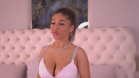 Bella online show from March 31, 5:46 pm