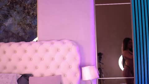 Snapshot of bellanoirre chatting on May 23, 6:34 pm Bella online show from May 23, 6:34 pm