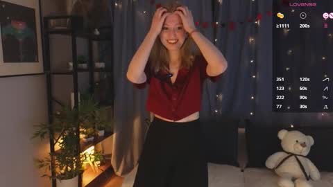 Snapshot of bellapoise chatting on February 14, 11:18 am Lana but not DelRay online show from February 14, 11:18 am