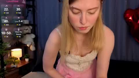 Snapshot of bellapoise chatting on February 26, 11:31 am Lana but not DelRay online show from February 26, 11:31 am