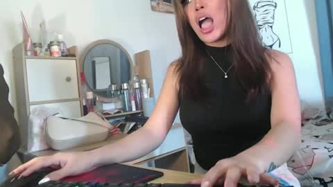 Bella Porch online show from December 3, 1:35 am