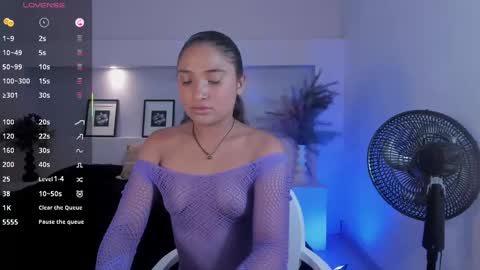 Bella online show from October 25, 7:19 pm