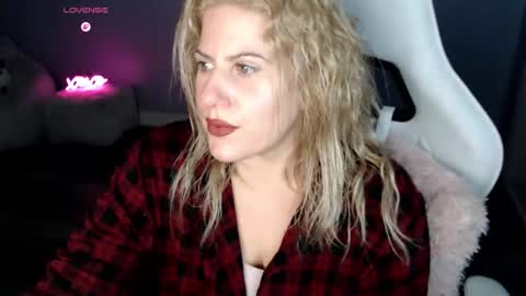 Snapshot of bellastar84 chatting on January 8, 12:40 pm Starr40 online show from January 8, 12:40 pm