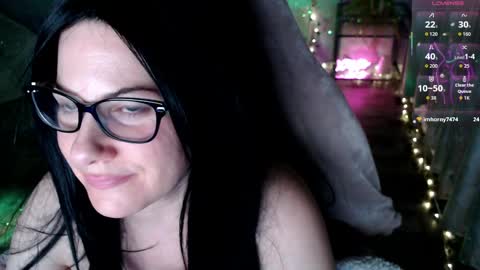 Snapshot of bellastar84 chatting on April 7, 7:20 am Starr40 online show from April 7, 7:20 am