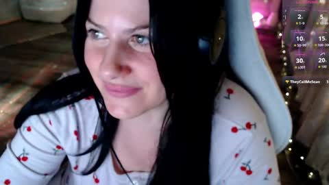 Snapshot of bellastar84 chatting on April 10, 7:35 am Starr40 online show from April 10, 7:35 am