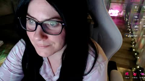 Snapshot of bellastar84 chatting on April 15, 7:15 am Starr40 online show from April 15, 7:15 am