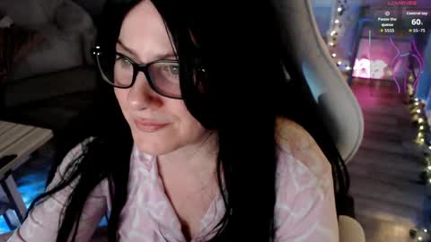 Snapshot of bellastar84 chatting on April 16, 7:31 am Starr40 online show from April 16, 7:31 am