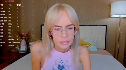Bella online show from May 28, 1:03 am