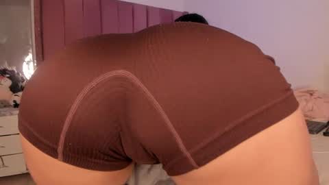 Bella online show from February 25, 9:46 pm