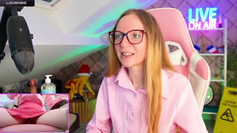 Snapshot of belle_alice chatting on January 6, 7:42 am Alice online show from January 6, 7:42 am