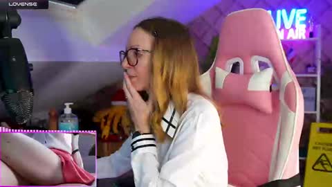 Snapshot of belle_alice chatting on February 10, 10:42 am Alice online show from February 10, 10:42 am