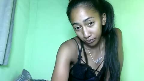 belle_annah online show from April 4, 7:00 pm