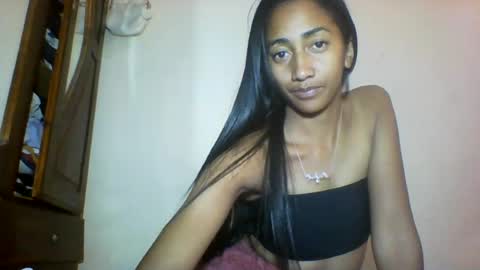 belle_annah online show from July 28, 4:19 am