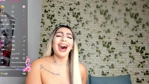 Snapshot of belle_hallle chatting on December 7, 4:58 pm LucyJelly online show from December 7, 4:58 pm